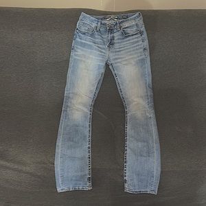 Men’s light wash jeans